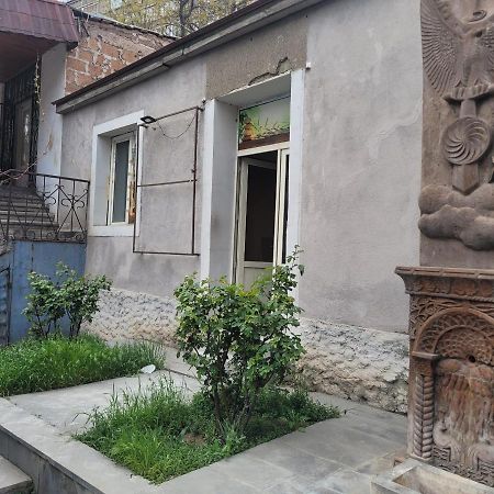 Guest House In The Small Center Jerevan Buitenkant foto